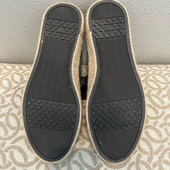 Universal Thread shoes - Picture 4 of 4